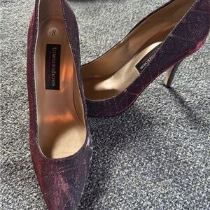 Women's Townshoes Black and Red Heels